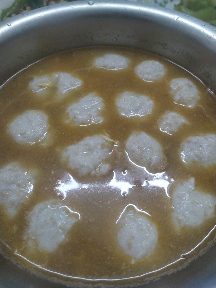 厨师长教你：“鱼丸火锅”的正宗做法，汤浓肉鲜，很适合老人孩子