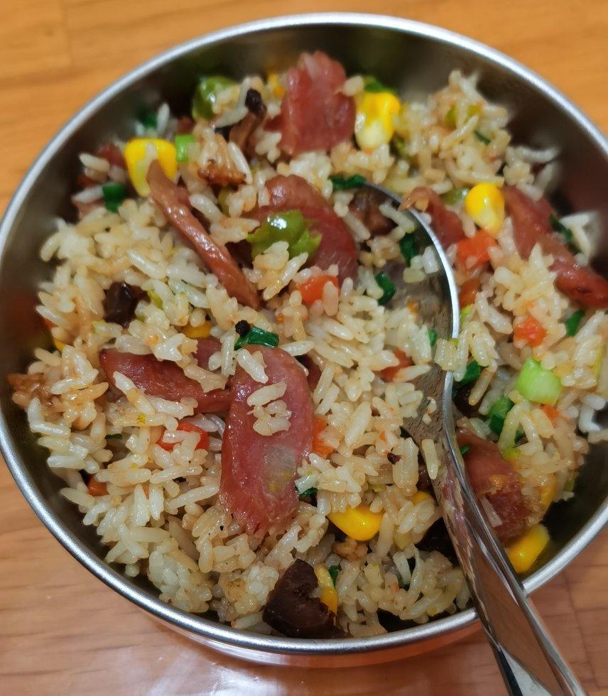 懒人必备～电饭煲腊肠焖饭