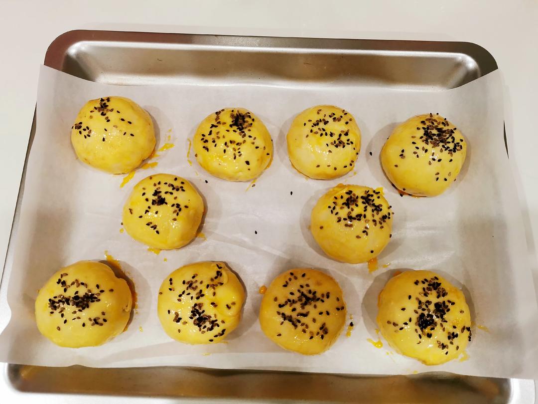 蛋黄酥（超详细步骤，附红豆沙馅做法）