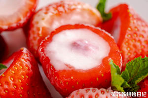 【草莓酸奶冻】纯天然水果雪糕，手残也能做的做法 步骤5