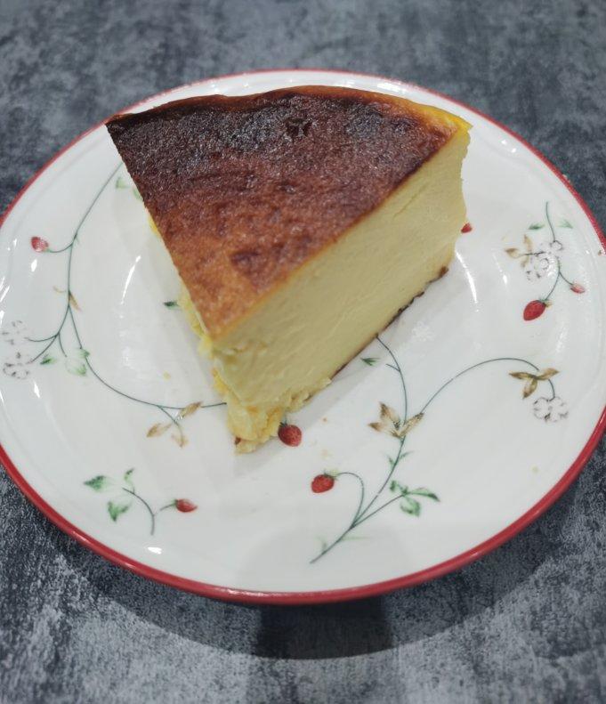 爱烘焙的贝壳妈做的小山进公开食谱-使用大量牛奶的巴斯克乳酪蛋糕