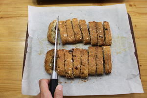 代餐棒--燕麦坚果意式脆饼的做法 步骤7