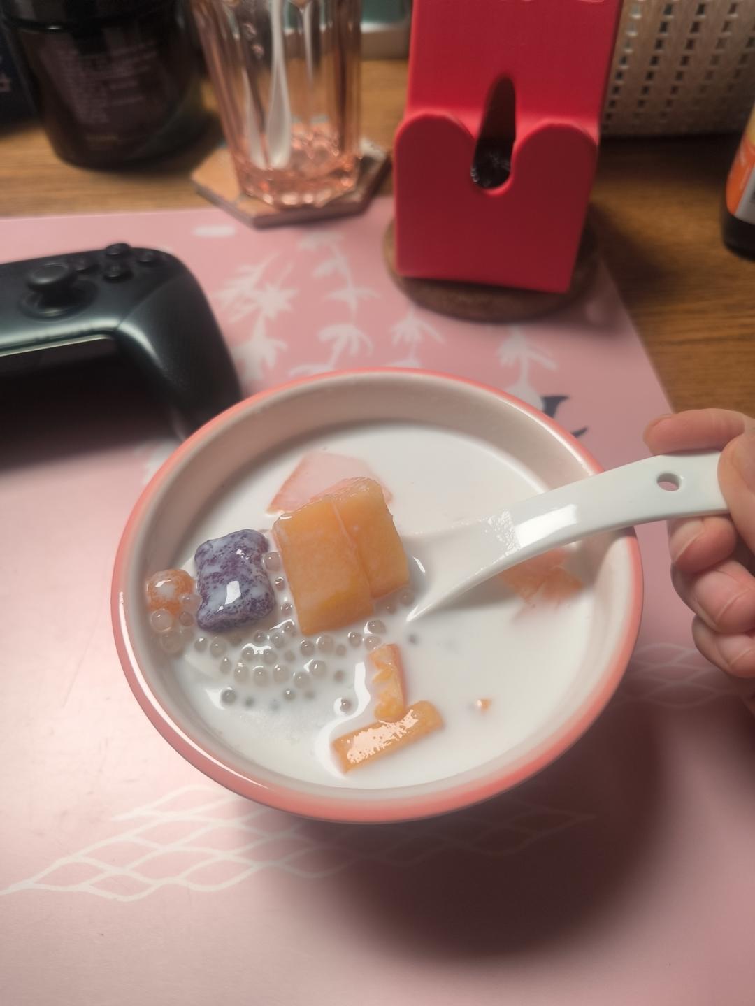 芋圆芒果椰奶西米露