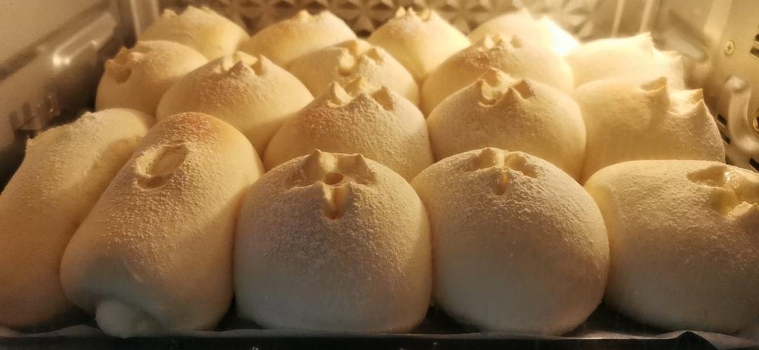 (超好吃的咸口面包）爆浆培根芝士面包