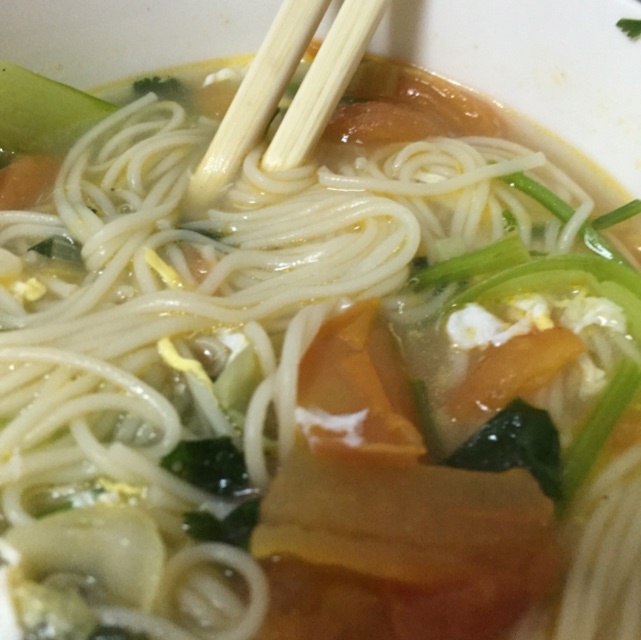 最家常的普通汤面——西红柿鸡蛋龙须面