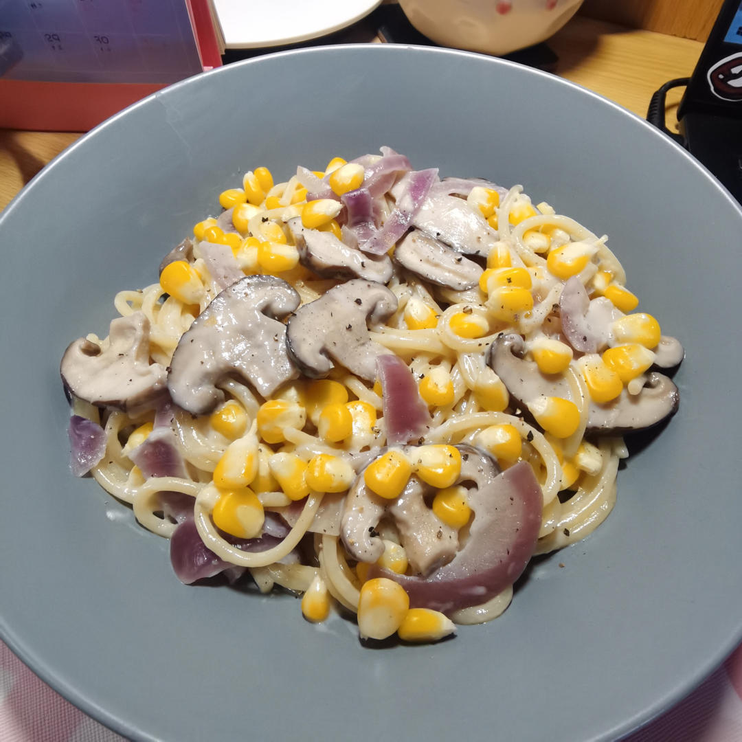 白汁蘑菇培根意粉