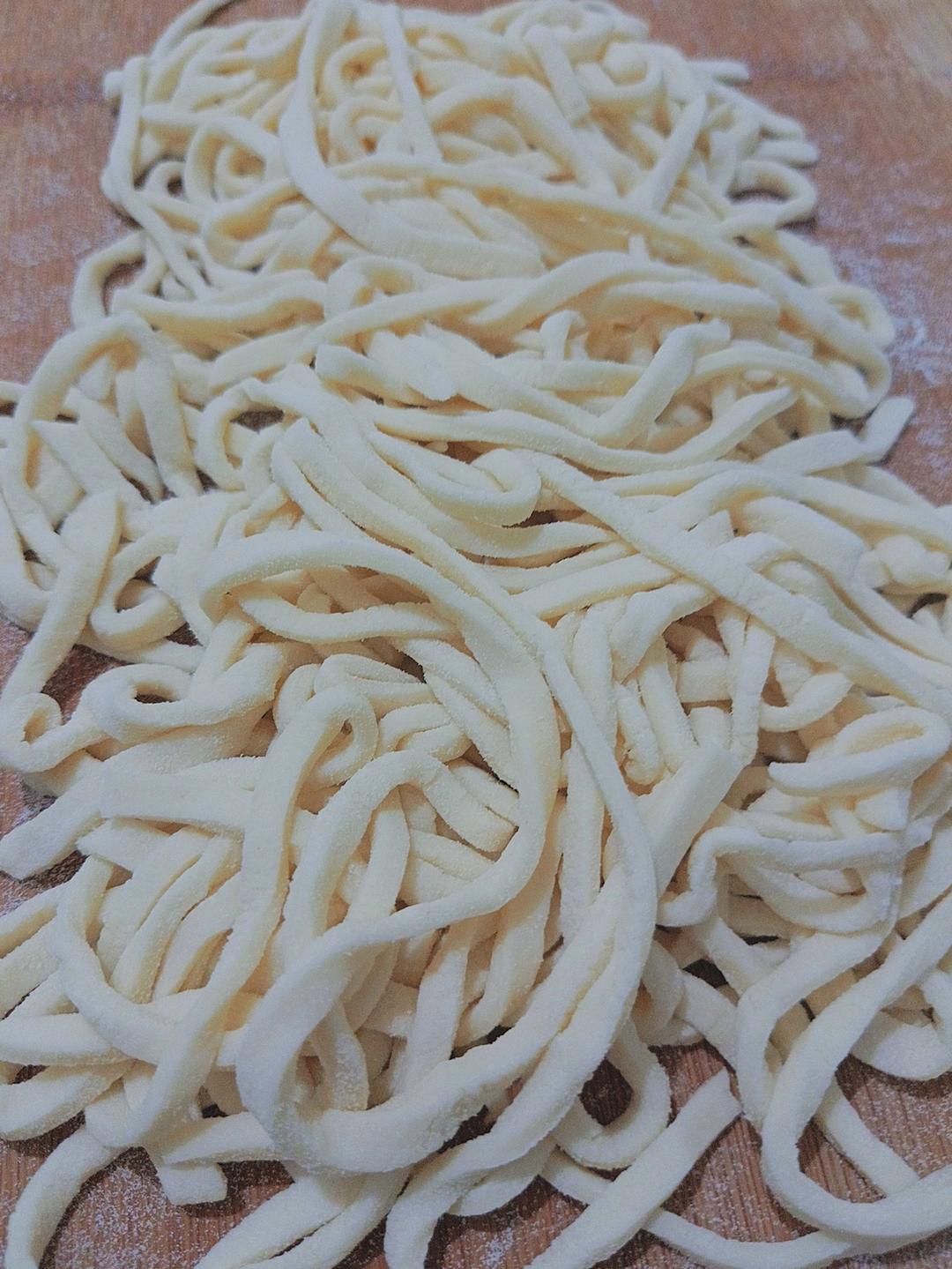 【小高姐】手擀肉臊面  手工做出口感劲道的擀面条
