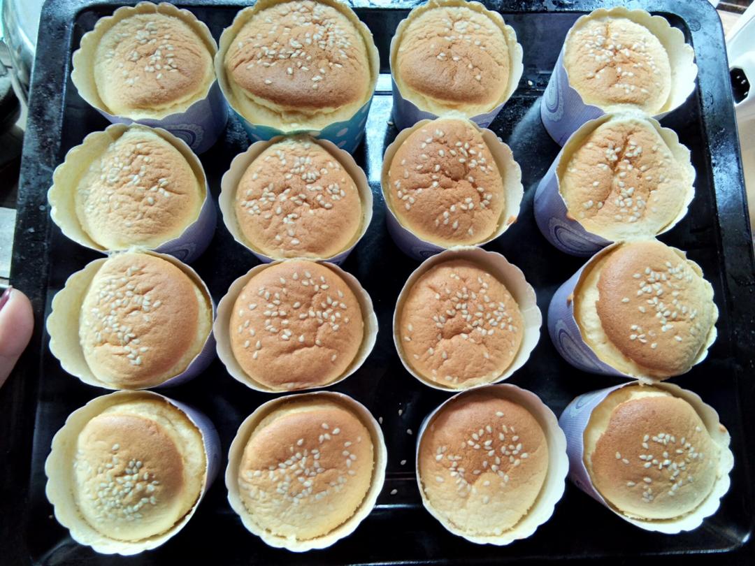 软绵绵戚风纸杯蛋糕