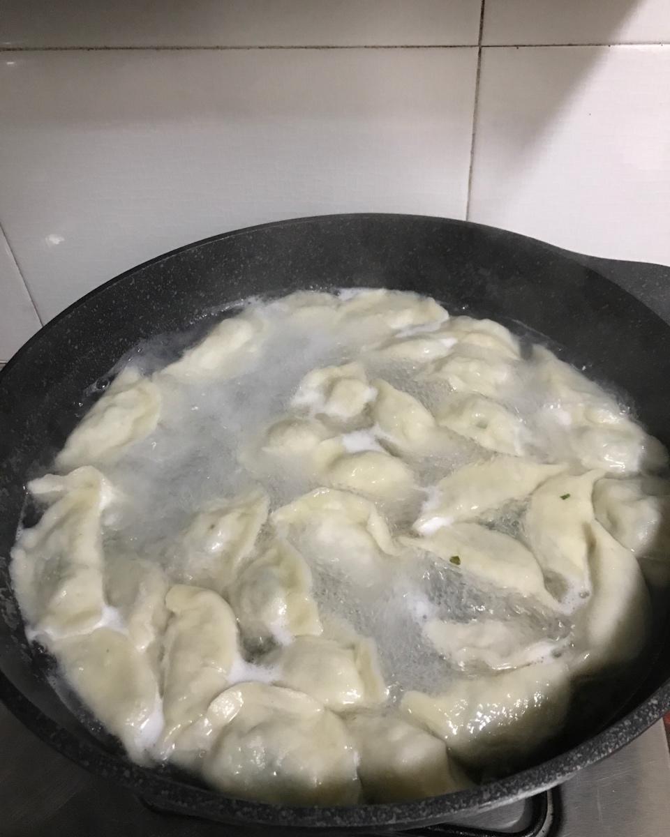 煮速冻饺子不破的小妙招