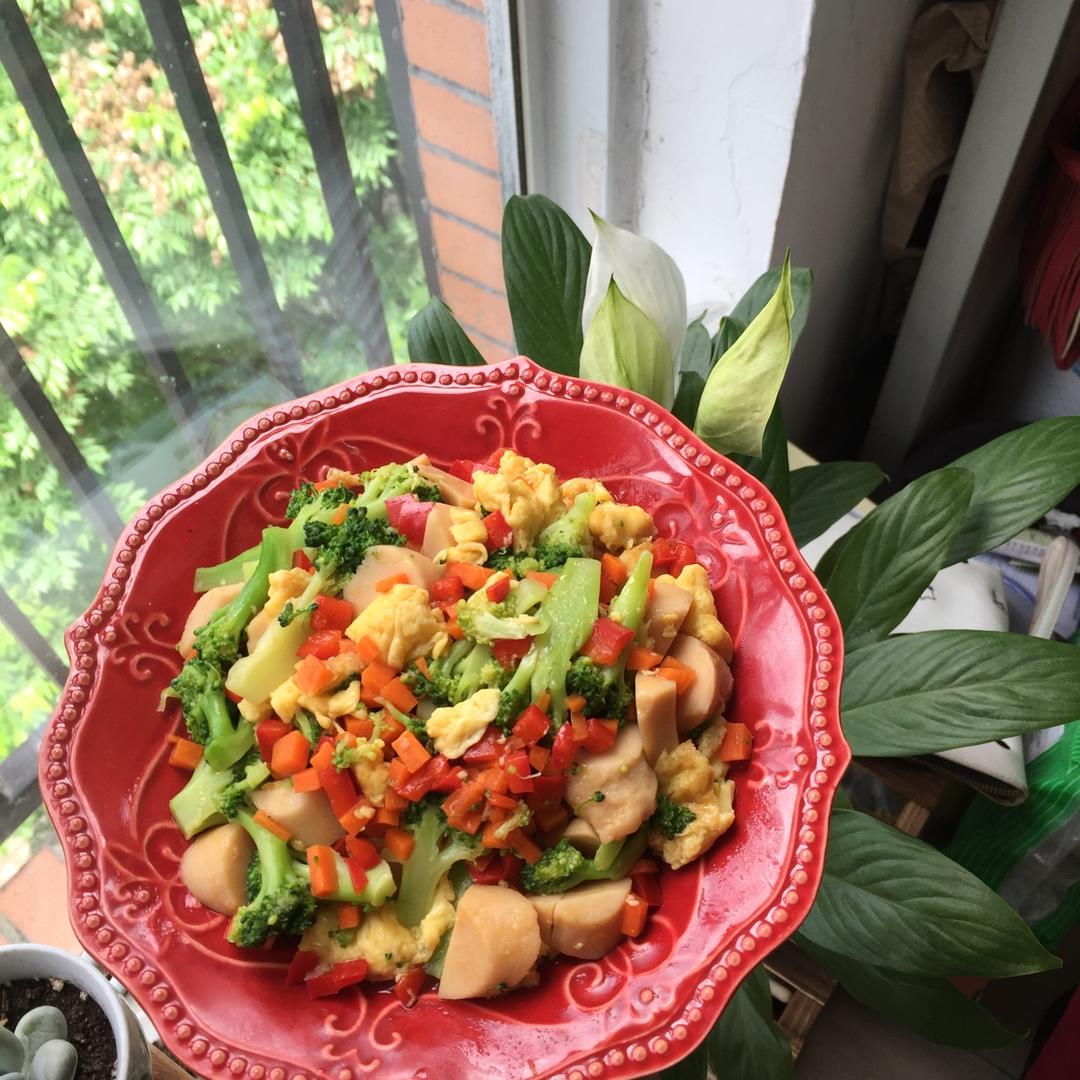 {☀快手晚餐☀}火腿肠滑蛋西兰花