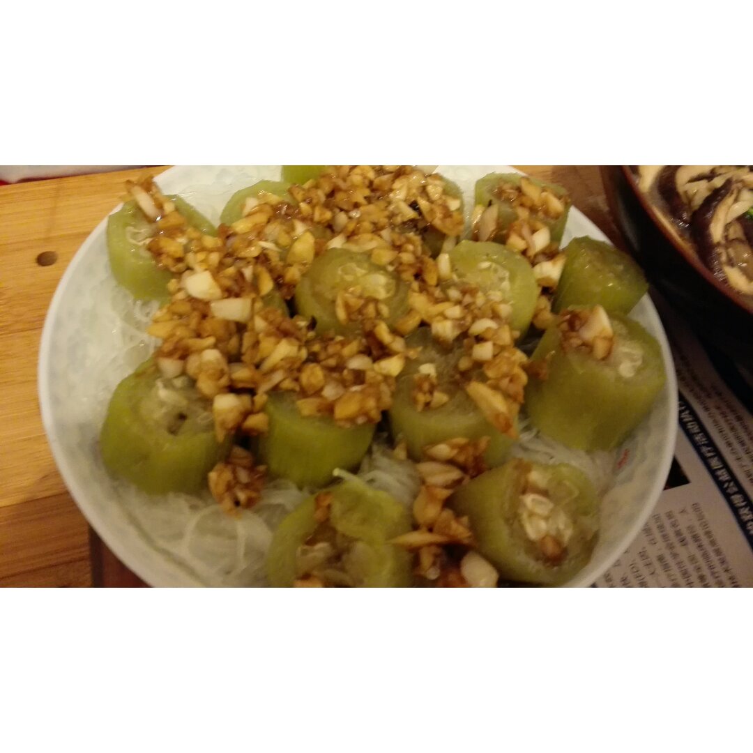 只需要五分钟就可以的美味蒜蓉蒸丝瓜