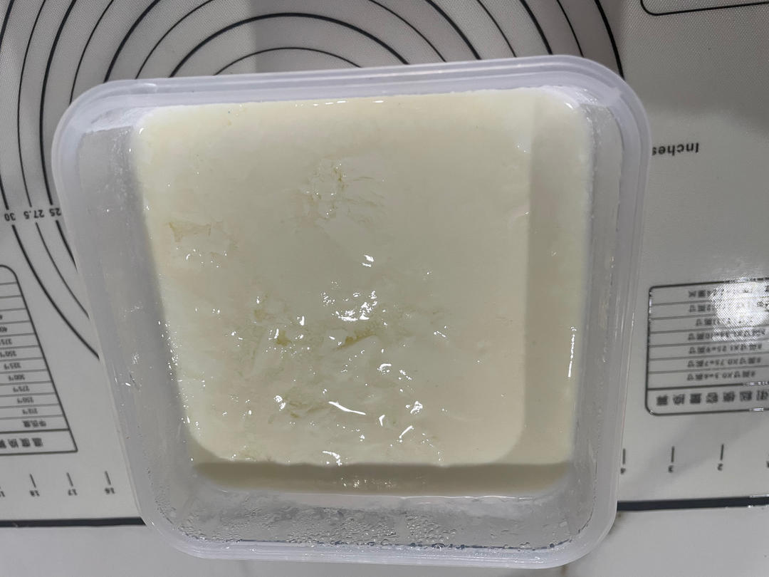 自制酸奶，没有酸奶机，也没有乳酸菌粉，也做成了老酸奶……不过家里得有个带发酵功能的烤箱才行……