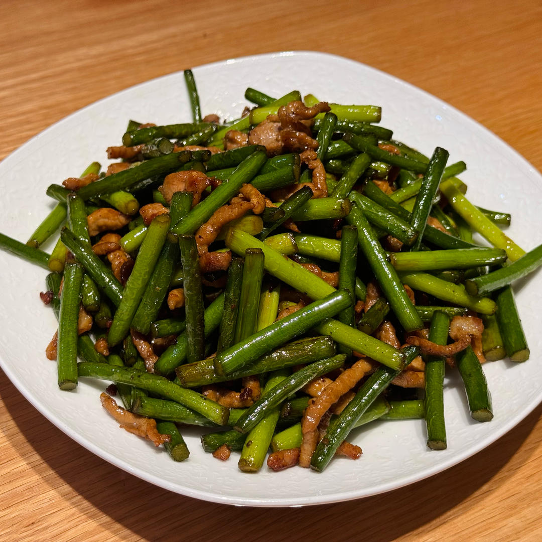 简单易做的下饭菜－蒜苔炒肉