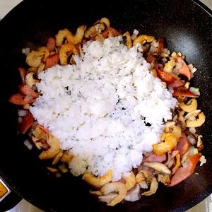 香菇虾仁炒饭（干货版）的做法 步骤3