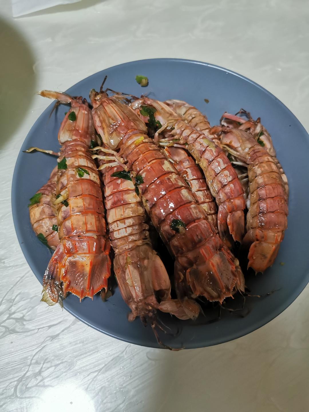 无油炸版的椒盐皮皮虾和巧拨虾壳的方法