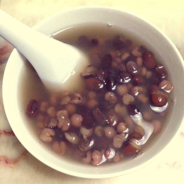 红豆薏米粥 (Red Bean and Pearl Barley Congee)