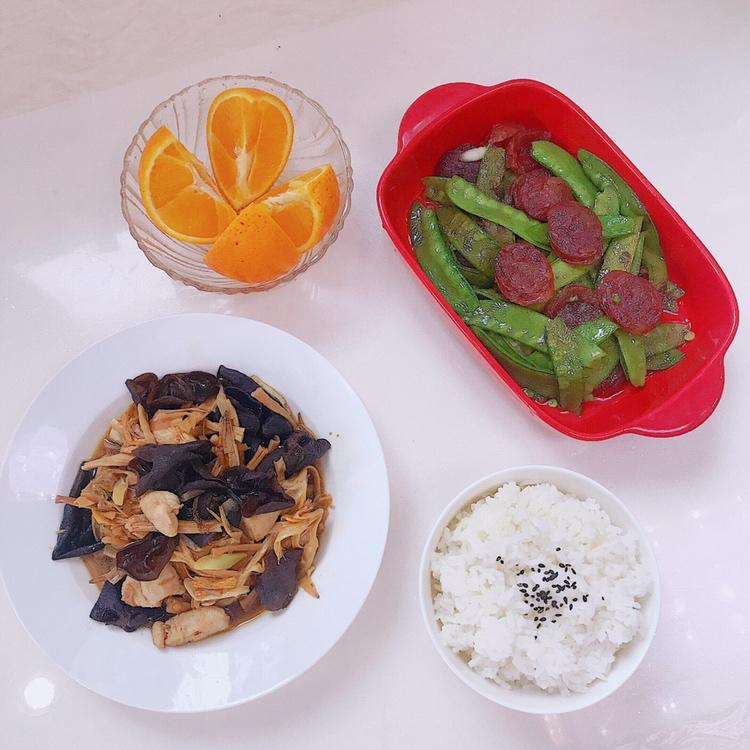 黄花菜木耳炒肉丝