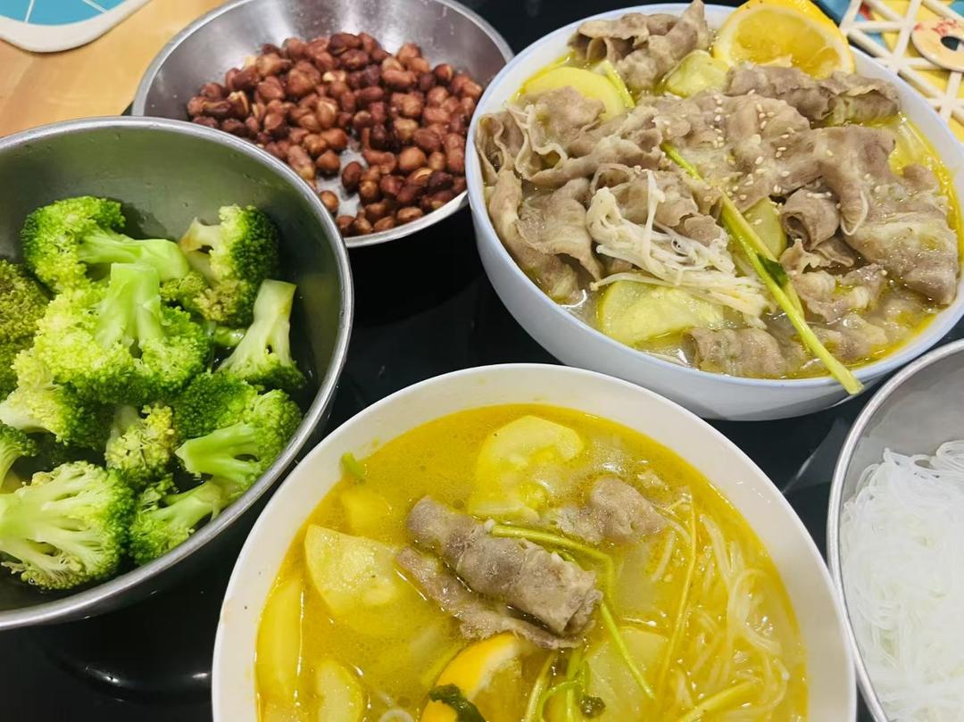 唇齿留香的爽口金汤肥牛卷