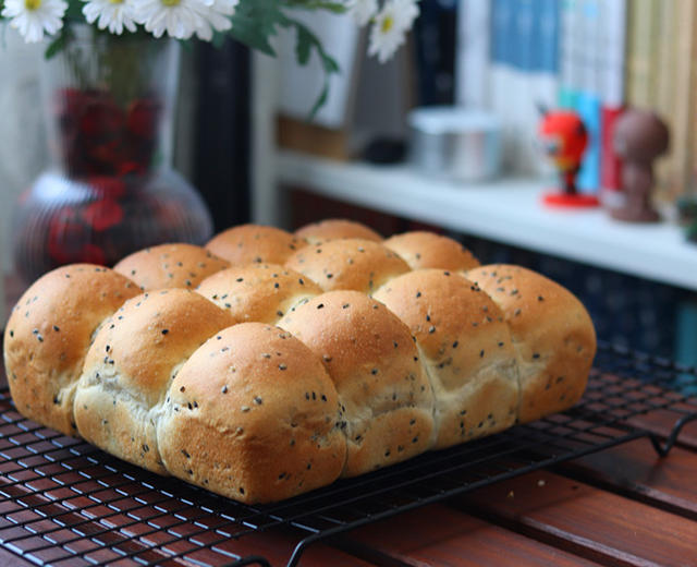 早餐优选,健康低脂的黑芝麻全麦小面包!的做法