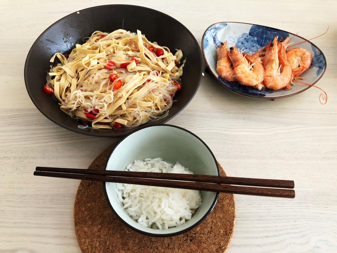 凉拌豆皮粉丝金针菇