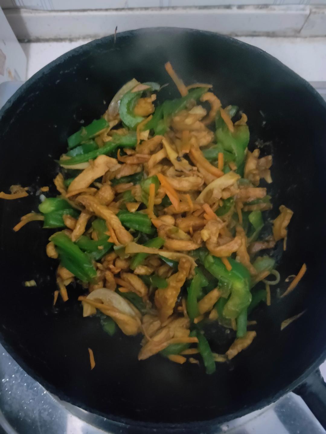 巨好吃的青椒炒鸡胸肉丝，超下饭