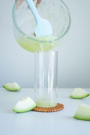 吃瓜了！清爽又解暑的玫珑蜜瓜…冰的做法 步骤4