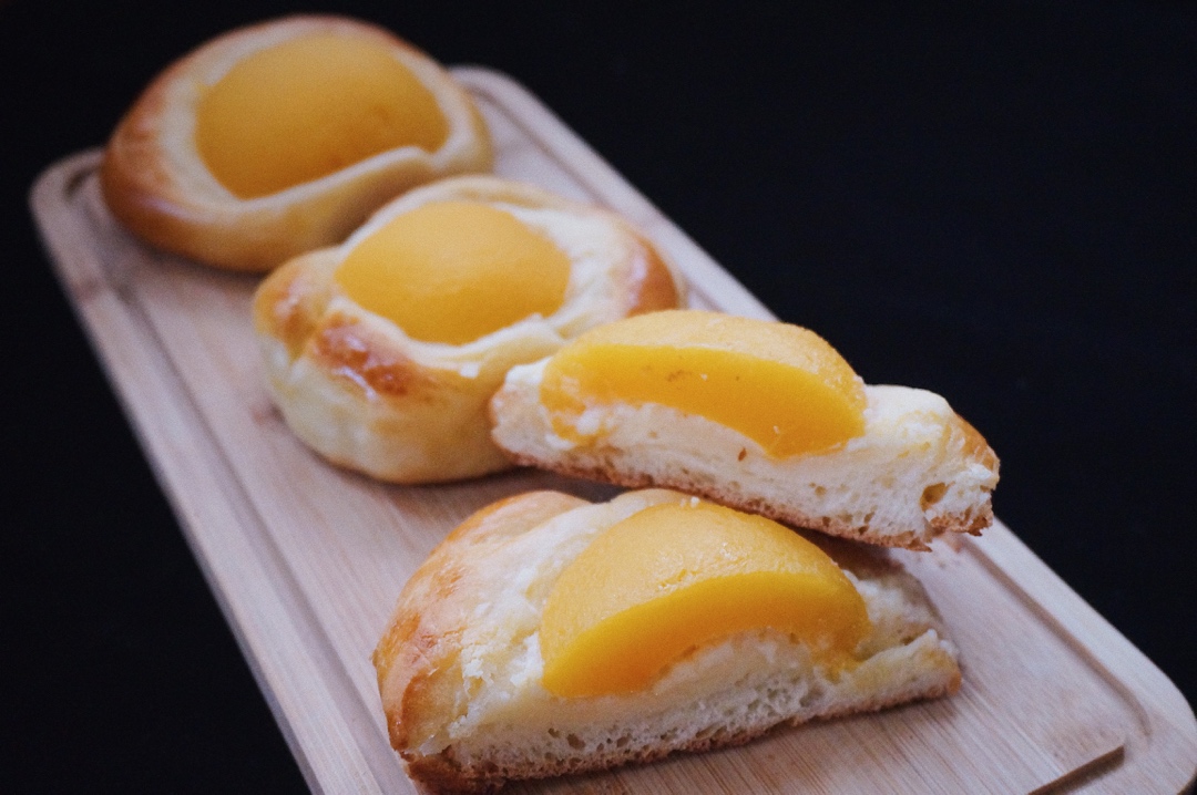 黄桃乳酪面包
