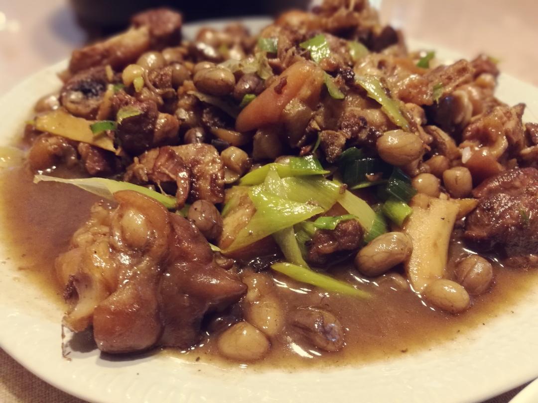 美味的家常菜：红烧猪蹄