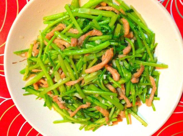 幸福快乐的北方人做的芦蒿炒肉丝