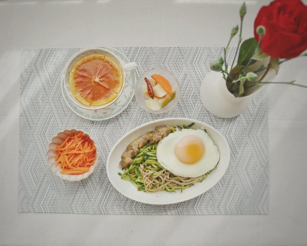 黄瓜芝香凉拌面丨健康·三餐