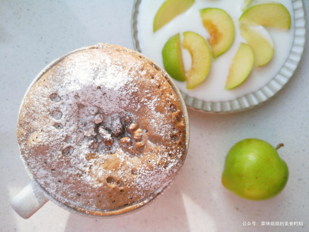 花样百变的杯子蛋糕，微波炉就可以轻松hold住哦——巧克力蛋糕杯