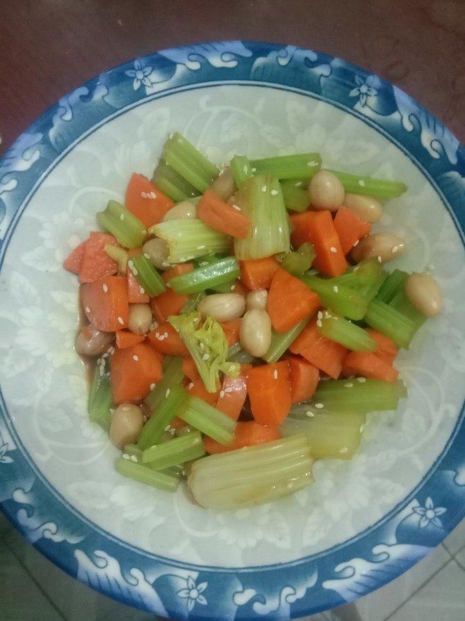 凉拌芹菜花生米胡萝卜