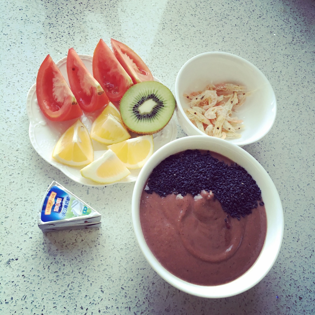 不急不躁吃早餐