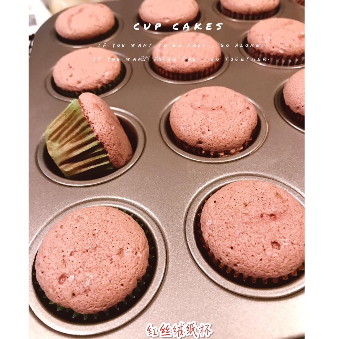 红丝绒纸杯蛋糕