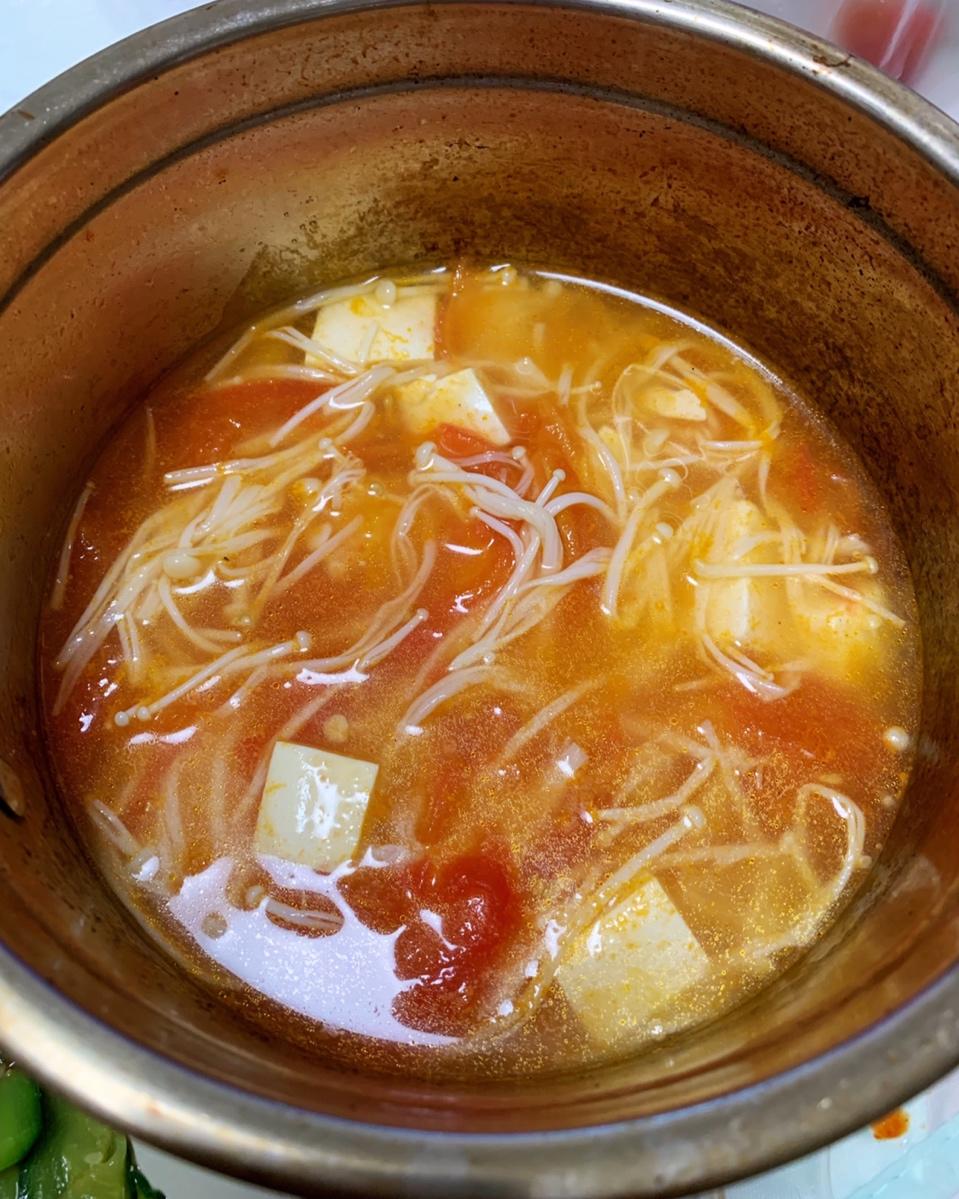 金针菇番茄豆腐汤