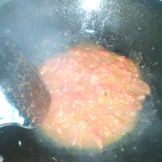 茄汁抄年糕的做法 步骤2