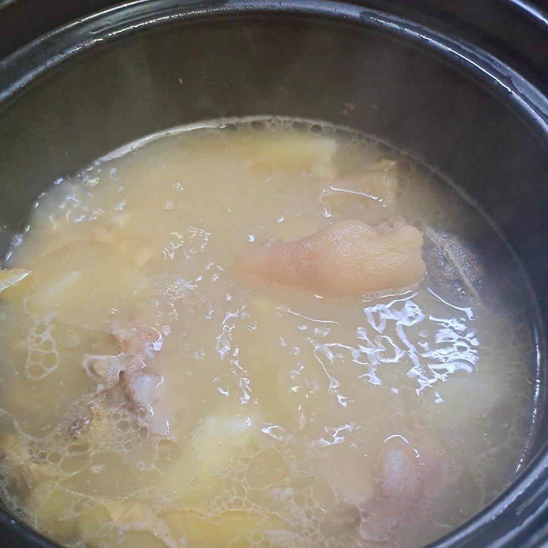山药炖猪蹄汤