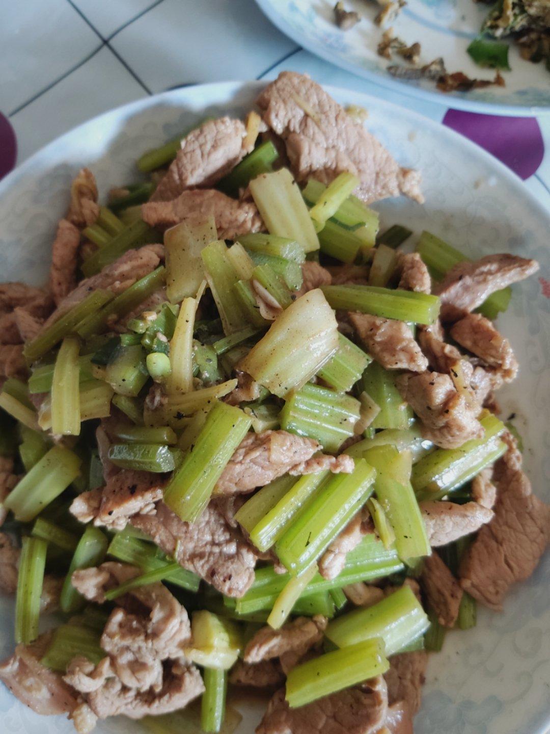 芹菜炒肉