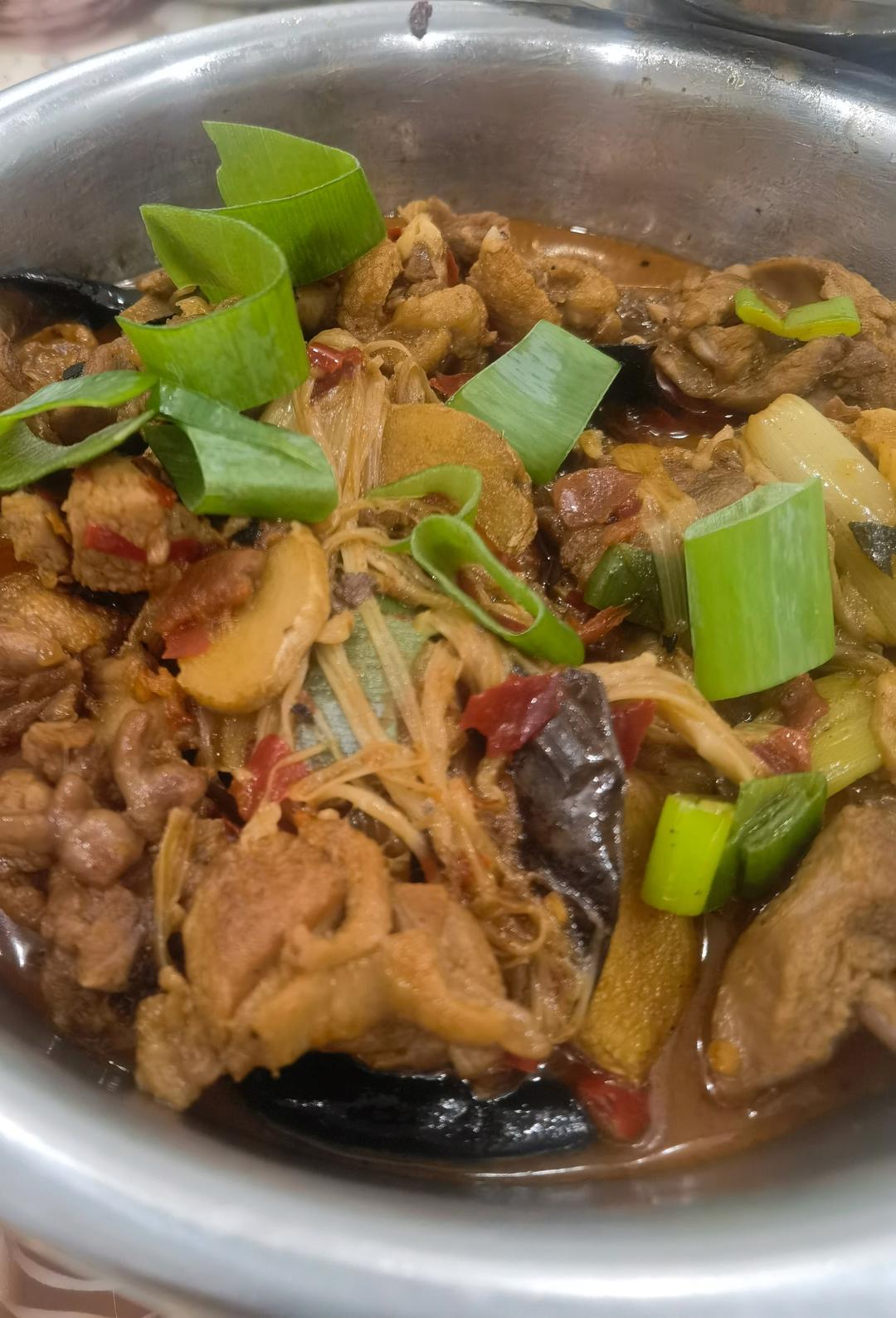 传统正宗的啤酒鸭配方和做法，鲜嫩香浓，只需炒千万不要焯水