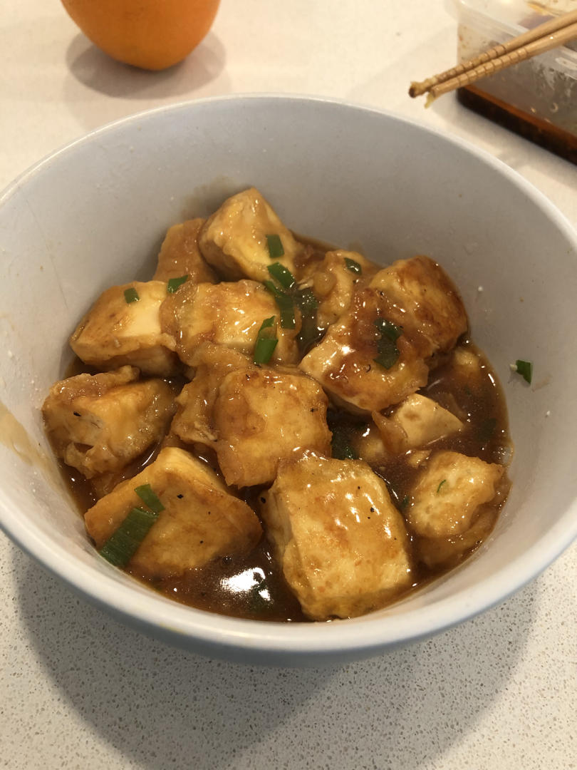 香煎脆皮豆腐，外焦里嫩，咬上一口就爆汁超下饭