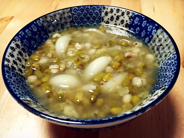 薏仁绿豆百合汤