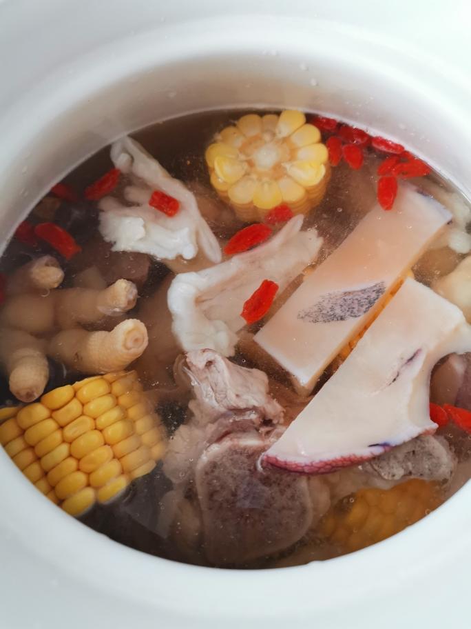 花胶响螺片海底椰鸡脚猪骨汤的做法步骤图 我是七姐no1 下厨房