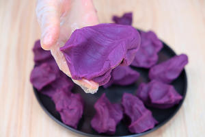 Q弹软糯，南瓜紫薯月饼的做法 步骤8