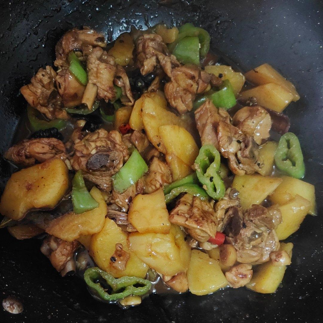 青椒炒鸡，土豆炖鸡腿，家常炖鸡，下饭菜
