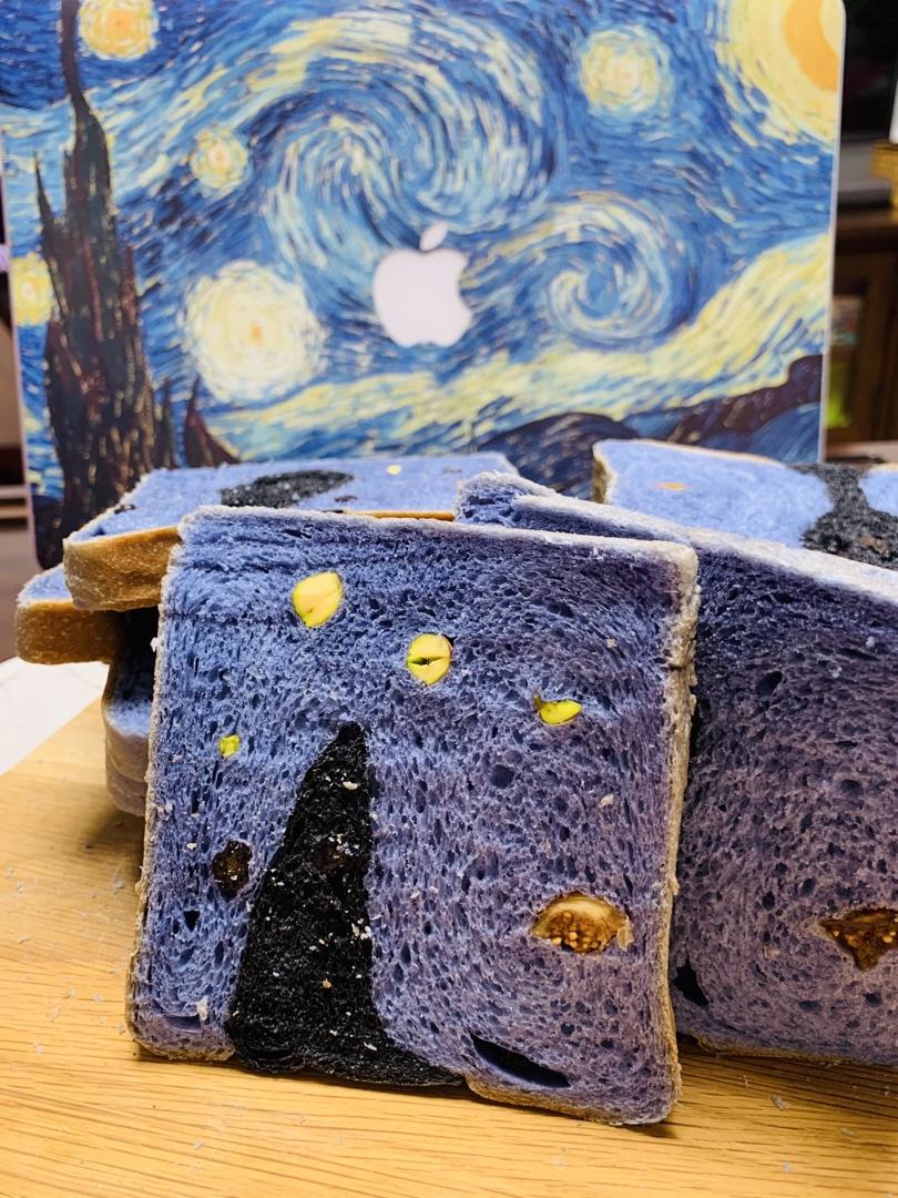 用美食向大师致敬：蝶豆花梵高“星空”吐司B12