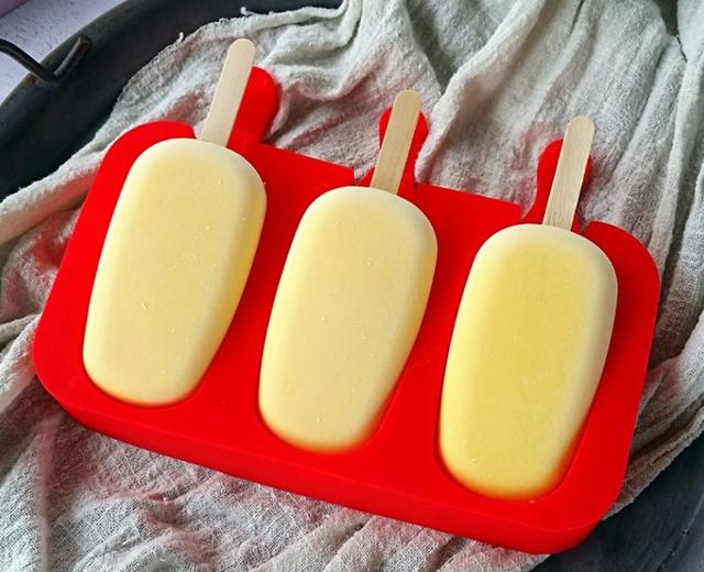 做法超级简单的芒果雪糕，丝滑细腻没有冰渣的做法