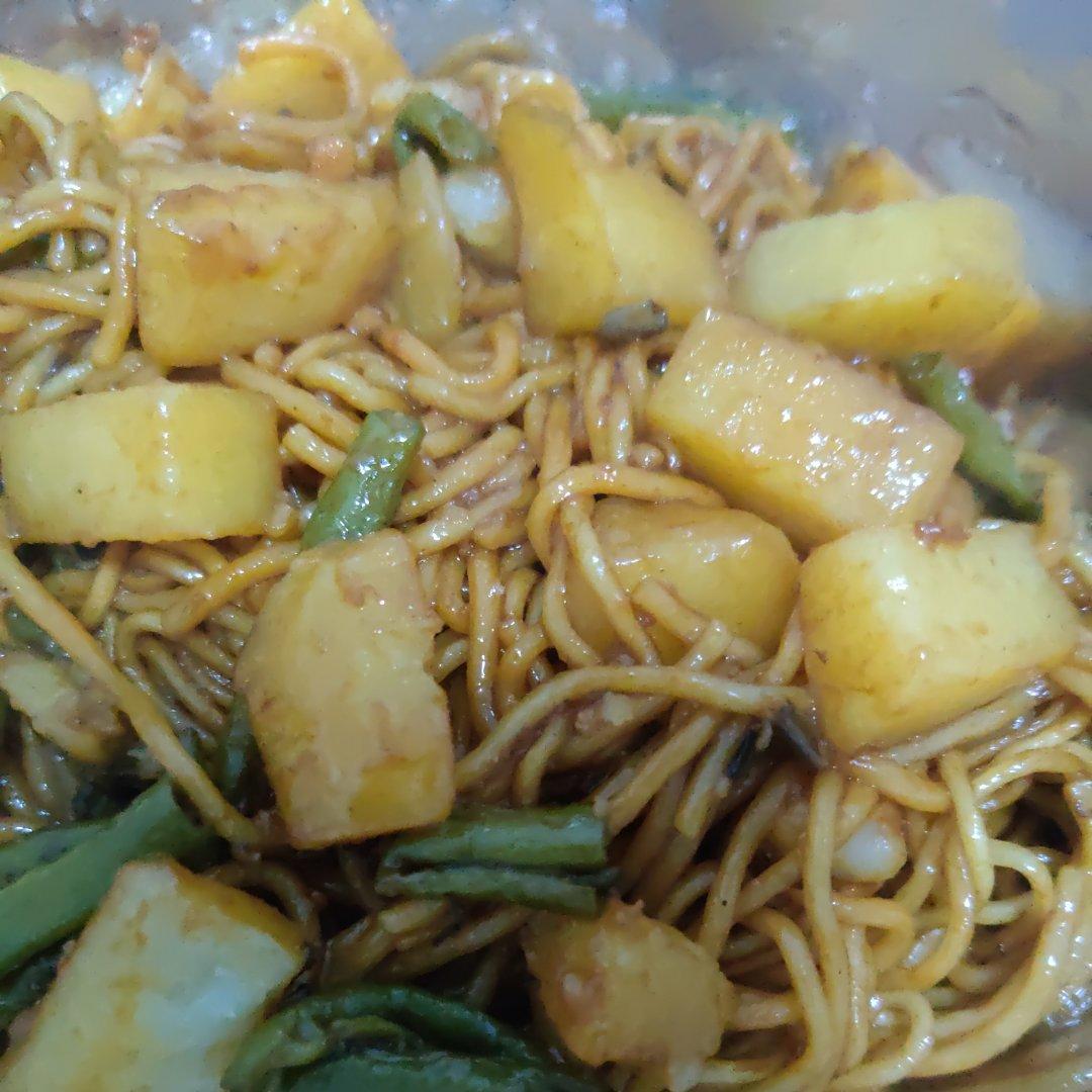 土豆豆角焖面
