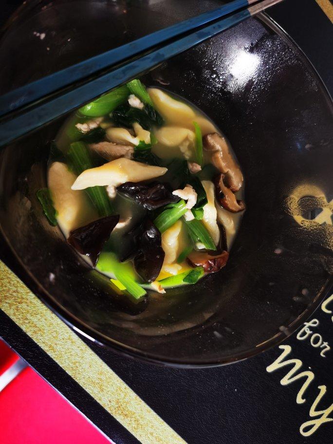 肉丝蘑菇青菜面疙瘩汤
