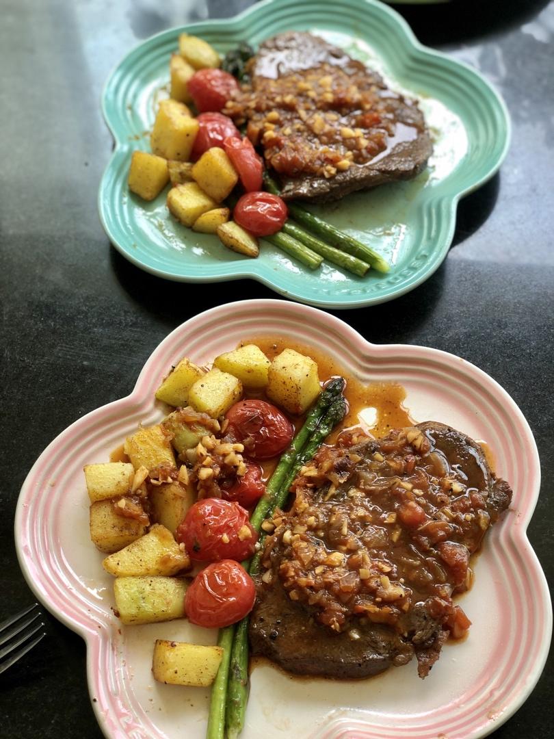 黑椒牛排（配酱汁做法）