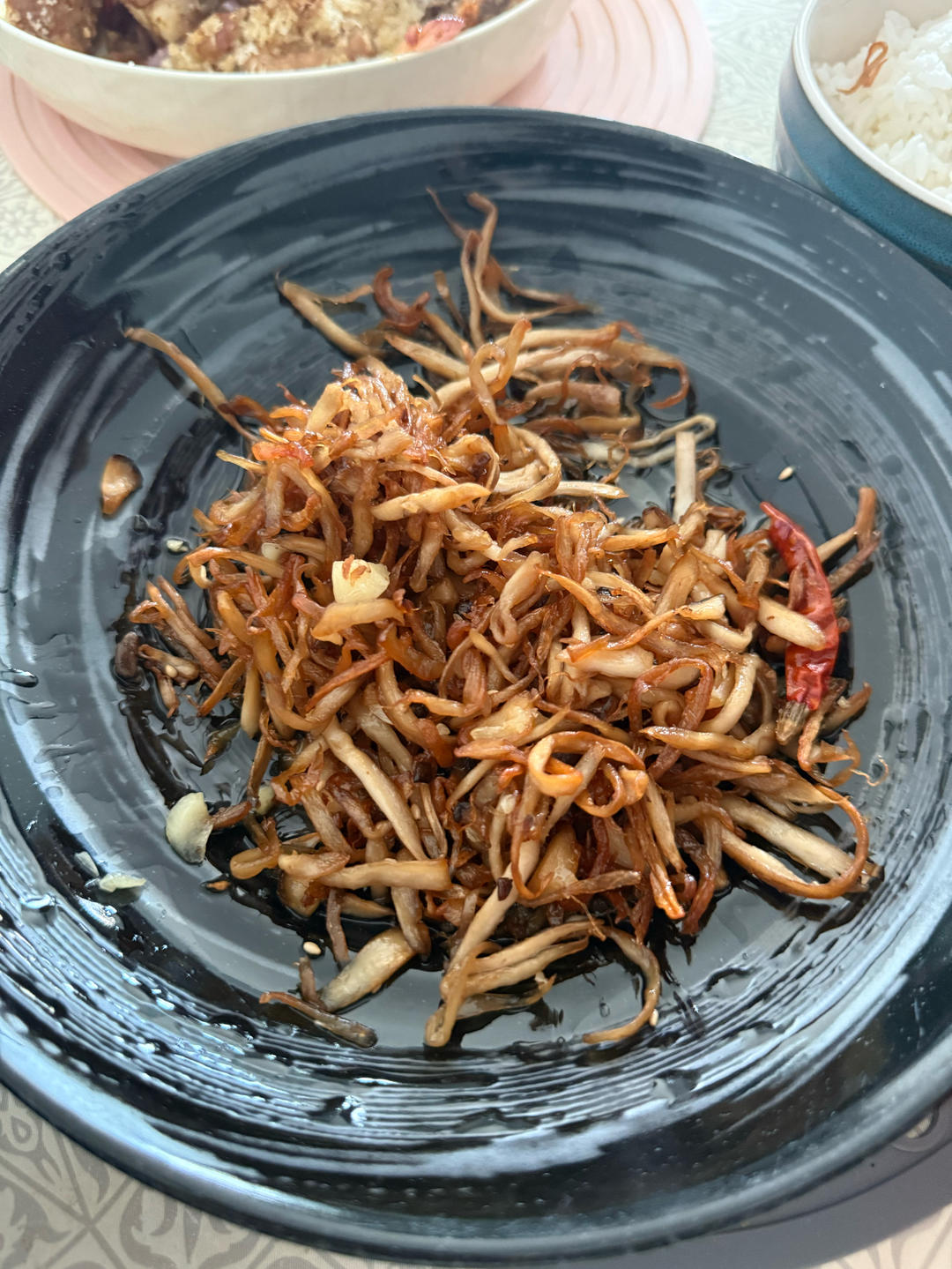 超级简单的干煸杏鲍菇，只需两种调料就可享受的美味